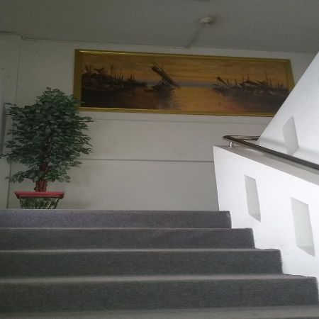 Queen City Hotel Banjarmasin Exterior foto