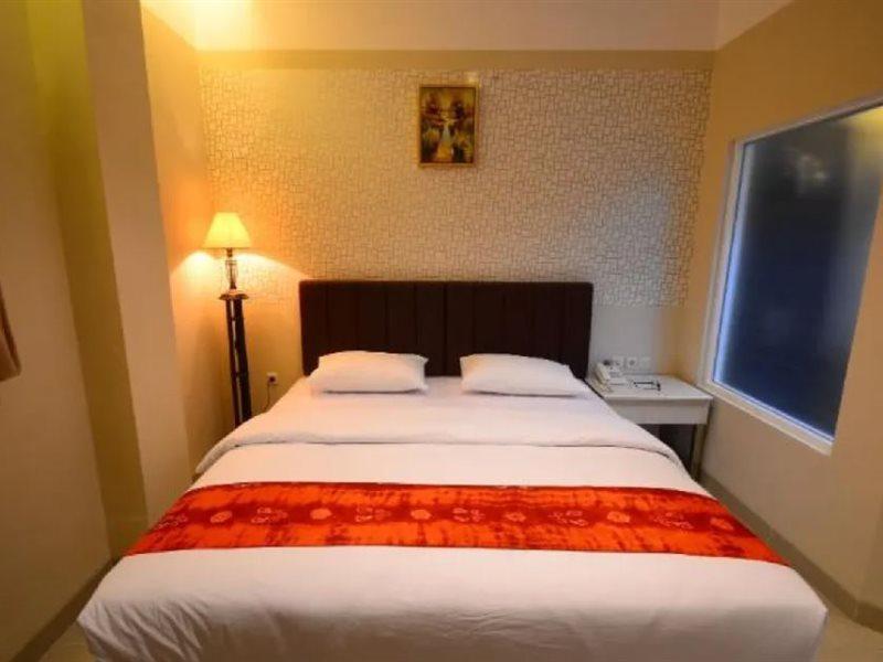 Queen City Hotel Banjarmasin Exterior foto