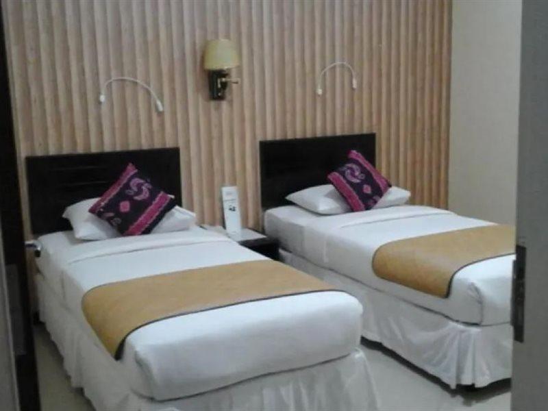 Queen City Hotel Banjarmasin Exterior foto