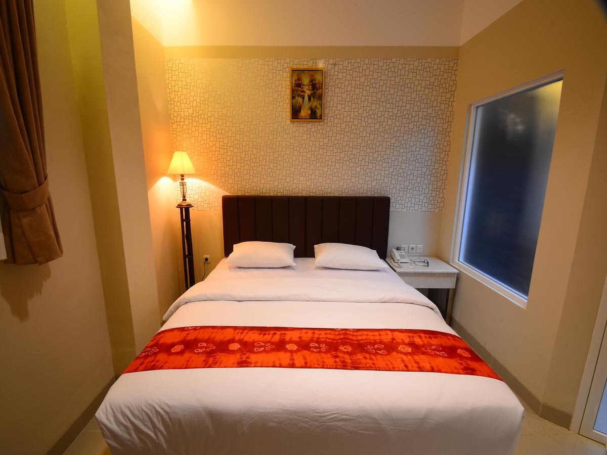 Queen City Hotel Banjarmasin Exterior foto