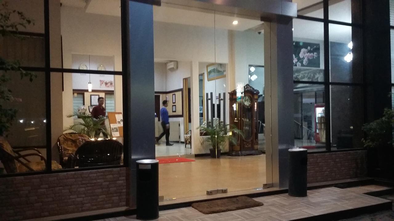Queen City Hotel Banjarmasin Banjarmasin  Exterior foto